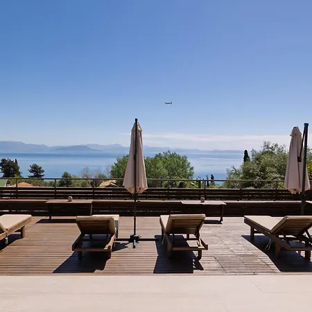 別荘 The Summit Escape House