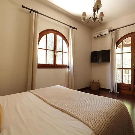 The Summit Escape House *