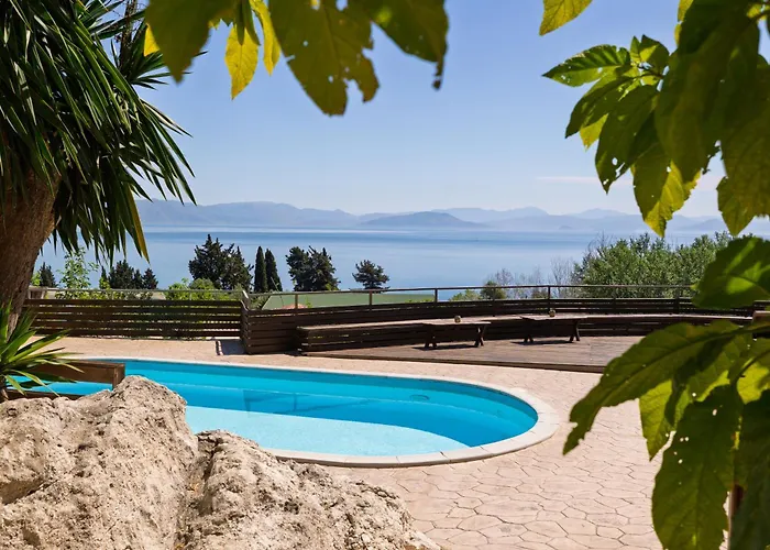 The Summit Escape House *