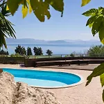 The Summit Escape House *