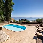 The Summit Escape House